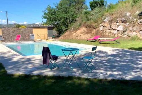 Villa et chalet avec piscine proche Aix & Luberon