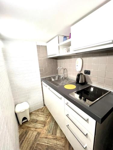 Santa Chiara Apartment, Naples (photo 4)