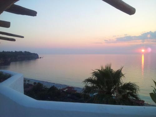 Deluxe Triple Room with Balcony and Sea View room in Lisca Bianca Tropea