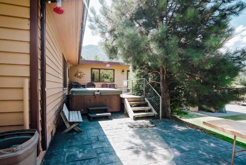 Big House Lodge - Cle Elum Retreat on 8 Acres! - image 12