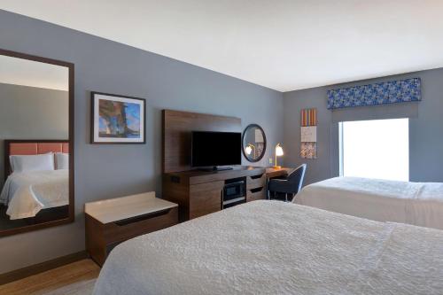 2 queen beds