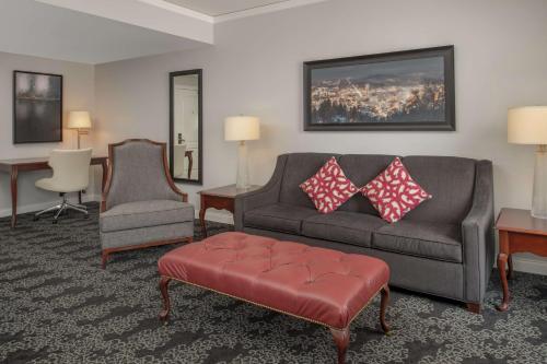 King Studio room in Embassy Suites by Hilton Portland-Downtown