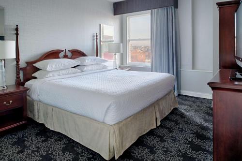 One-Bedroom King Suite room in Embassy Suites by Hilton Portland-Downtown