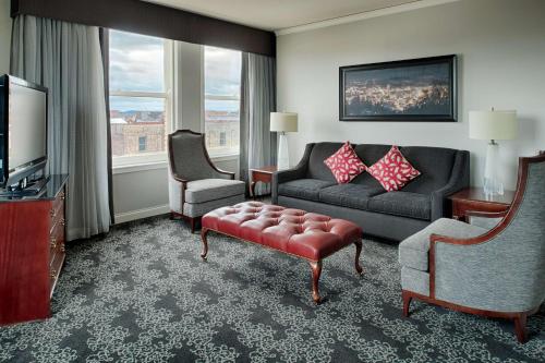 King Suite - High Floor image 2