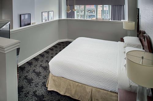 Embassy Suites Portland - Downtown - image 13