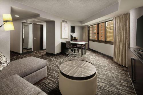 Embassy Suites Crystal City - National Airport - image 6