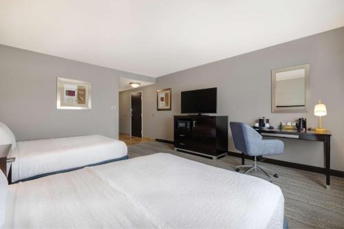 Hampton Inn & Suites Seattle/Federal Way - image 6