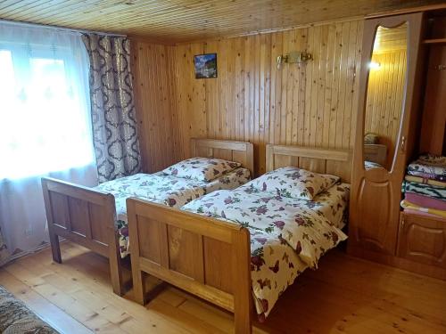 2 twin beds, 1 sofa bed