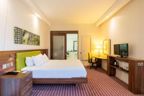 Hampton by Hilton Sheffield - image 3