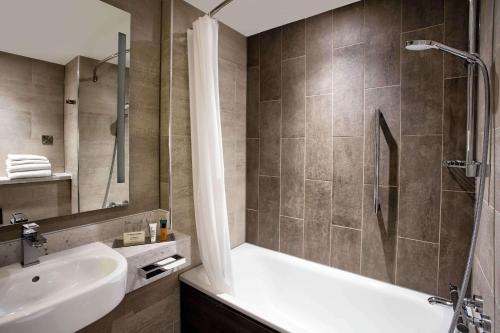 Hilton Edinburgh Carlton - image 5