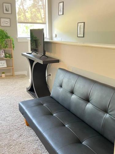 Townhouse in Uptown King Bed-Wi-Fi-Free Parking-Pool in Charlotte, USA