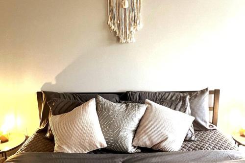 Townhouse in Uptown King Bed-Wi-Fi-Free Parking-Pool Townhouse in Uptown King Bed-Wi-Fi-Free Parking-Pool