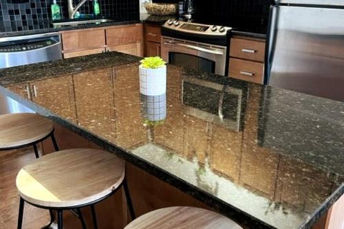 Townhouse in Uptown King Bed-Wi-Fi-Free Parking-Pool Townhouse in Uptown King Bed-Wi-Fi-Free Parking-Pool