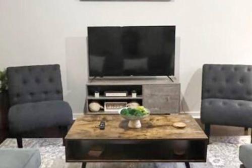 Townhouse in Uptown King Bed-Wi-Fi-Free Parking-Pool Townhouse in Uptown King Bed-Wi-Fi-Free Parking-Pool