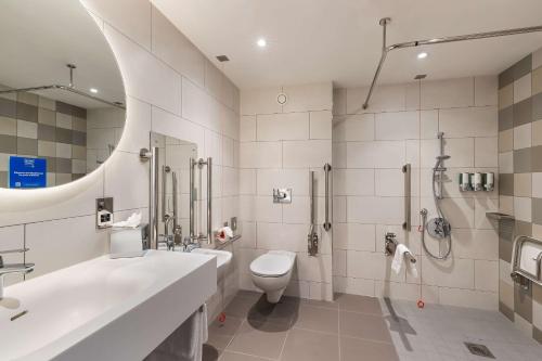 Hampton By Hilton Torquay - image 9
