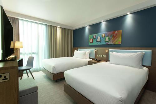1 double bed, 2 twin beds