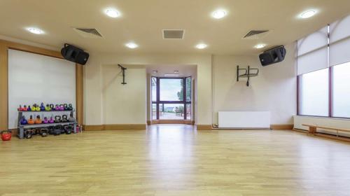 DoubleTree By Hilton Glasgow Westerwood Spa & Golf Resort - image 5