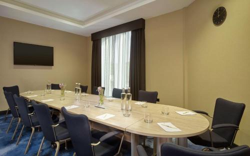 DoubleTree By Hilton Hull - image 10