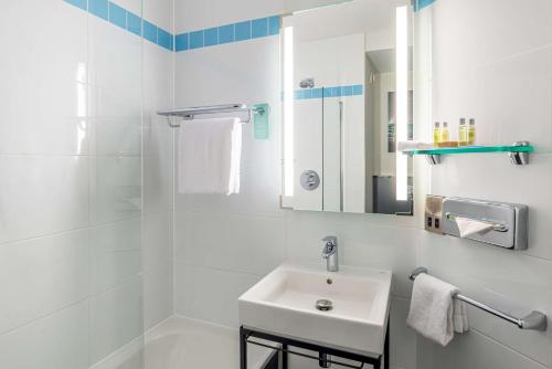 Hilton Garden Inn London Heathrow Airport - image 8