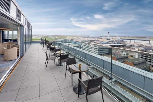 Hilton Garden Inn London Heathrow Terminal 2 and 3 - image 2