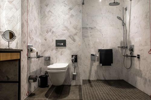 Lincoln Plaza London Curio Collection By Hilton - image 9