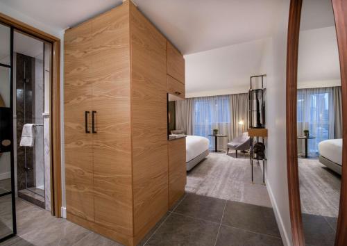 Lincoln Plaza London Curio Collection By Hilton - image 6