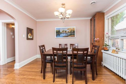 2-BDRM Lovely Home - Sunnylea Prime -The Kingsway