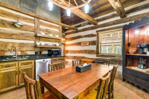 Glasgow Getaway with Patio, Fireplace and Grill! in Lucas, USA