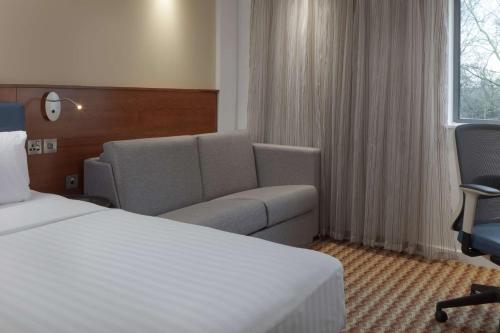 Hampton by Hilton Corby - image 11