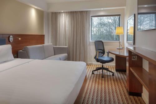 Hampton by Hilton Corby - image 7