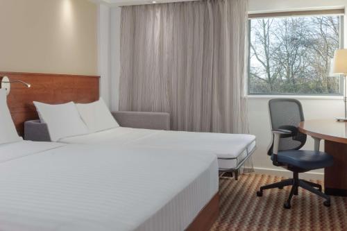 Hampton by Hilton Corby - image 14