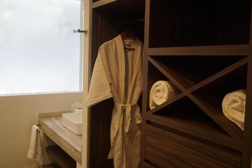 Flow Condesa - Adults Only