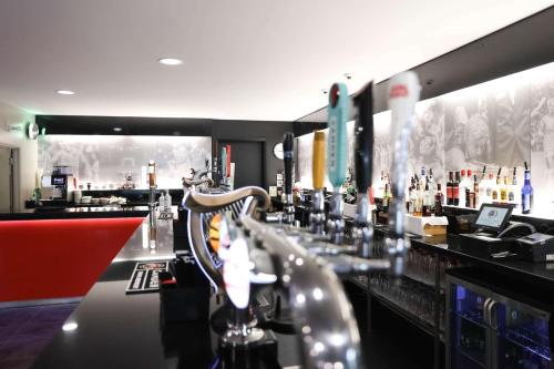 Pub/salong, DoubleTree by Hilton Hotel Milton Keynes in Milton Keynes