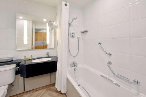 DoubleTree by Hilton Manchester Airport - image 14