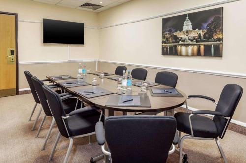 DoubleTree by Hilton Manchester Airport - image 3
