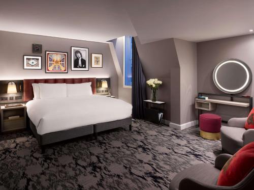 The Trafalgar St. James London, Curio Collection by Hilton