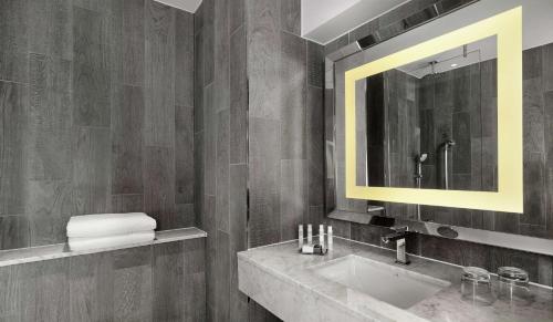 DoubleTree by Hilton Edinburgh - Queensferry Crossing - image 10