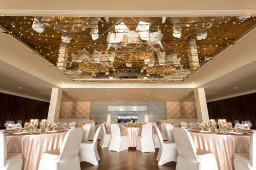 DoubleTree by Hilton Edinburgh - Queensferry Crossing - image 9