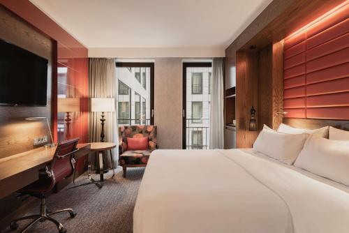Hilton The Hague Room Type - King Deluxe Room