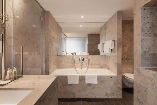 room detail thumbnail 2