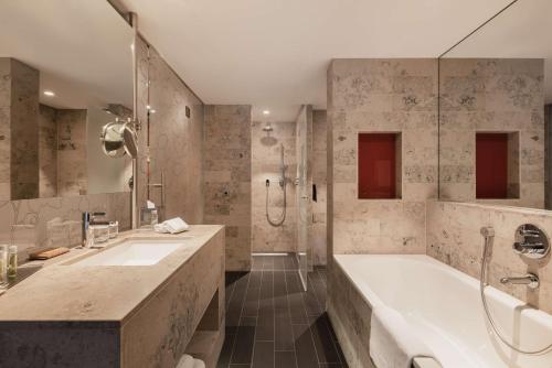 room detail thumbnail 2