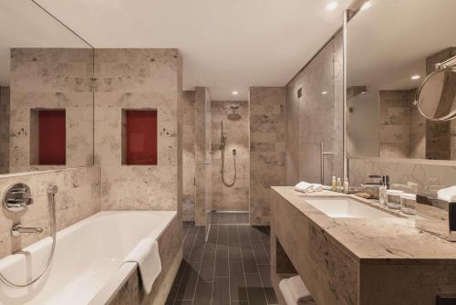 room detail thumbnail 2