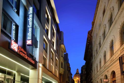 Exterior view, Hilton Garden Inn Budapest City Centre near Monument to Imre Nagy/Remembrance Day (Oct. 23)