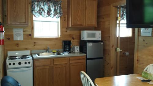 Weirs Beach Motel Cottages Laconia Nh Booking Deals Photos