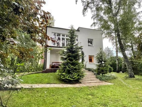 Beautiful villa with garden in Milanówek - Accommodation