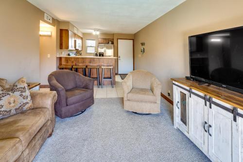 Cozy Condo with Resort Perks Half Mi to Beach! - image 7