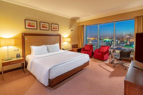 Deluxe King Room with City View