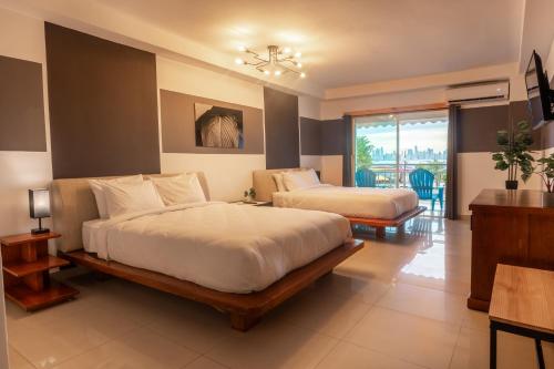Habitación doble, deluxe, vistas a la ciudad, balcón