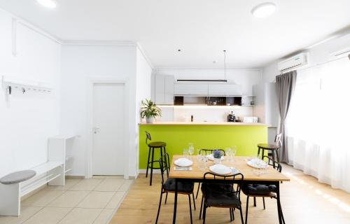 Obor Central Oasis --Secured parking nearby --Self Check-in-- 1min Metro Station