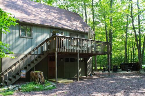 Pocono Lake House Near Skiing and Kalahari Resort! in Pocono Lake, USA